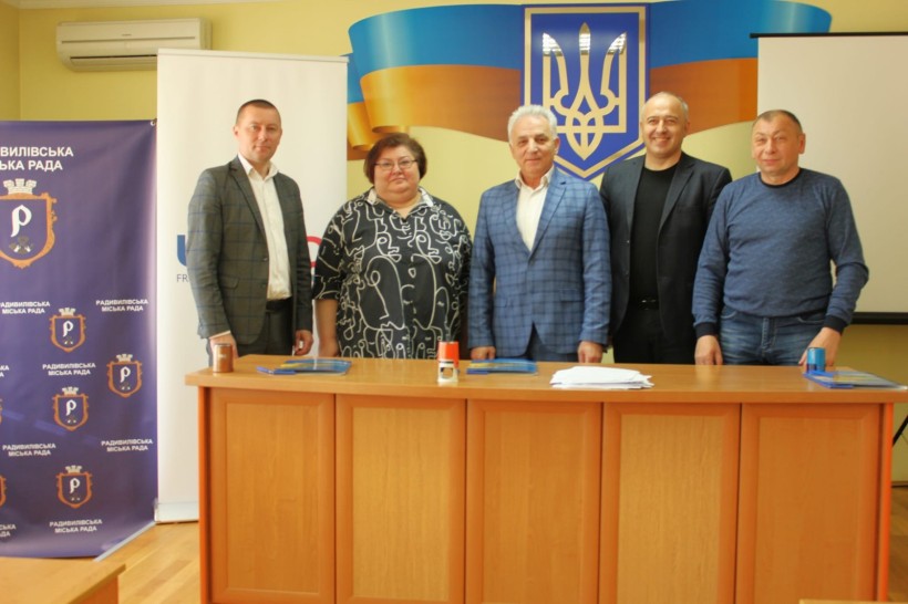 На фото - представники громад та фахівці Рівненського регіонального офісу "Говерла" від HOVERLA / проєкт USAID в Україні