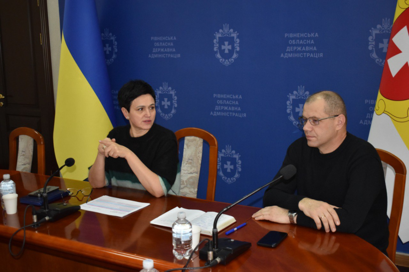 Заступниця голови Рівненської ОДА Людмила Шатковська та заступник директора Департаменту з питань будівництва та архітектури Рівненської ОДА Василь Мельник