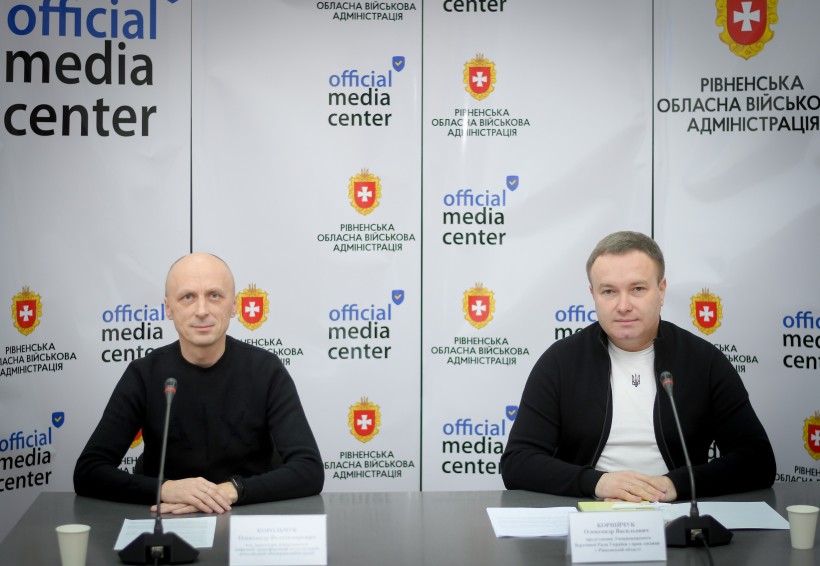 На фото - представник Уповноваженого ВРУ з прав людини у Рівненській області О.Корнійчук, в.о. директора Департаменту цифрової трансформації та суспільних комунікацій ОДА О.Корольчук