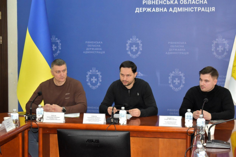 Учасники наради у Рівненській ОДА