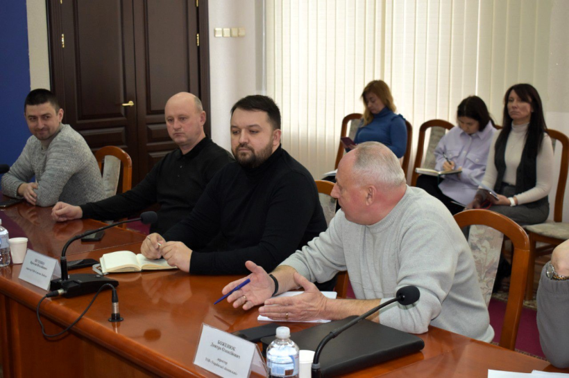 Учасники наради у Рівненській ОДА