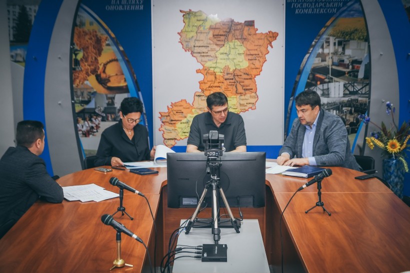 На фото - заступниця голови Рівненської ОДА Л.Шатковська, перший заступник голови Рівненської ОДА С.Подолін