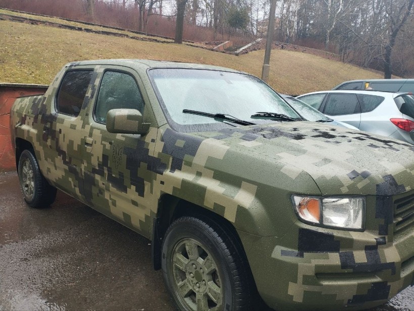 На фото - автомобіль, який передадуть для оборони Рівненщини