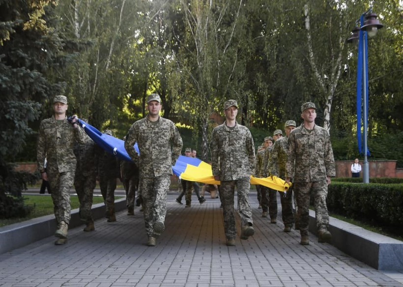 Урочиста церемонія підняття Державного Прапора України