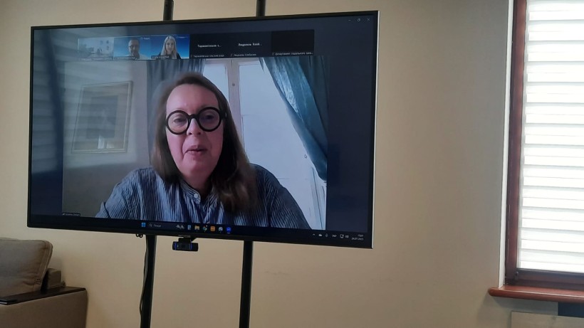 На моніторі керівниця команди Програми Polaris, Уповноважена SALAR International в Україні Сусанна Делланс, вона говорить до присутніх на нараді