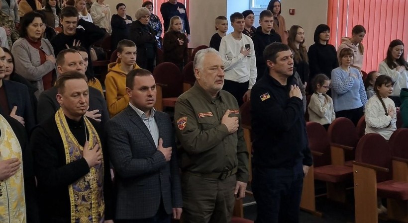 Фото з вручення іменних оберегів  "Батьківське серце"