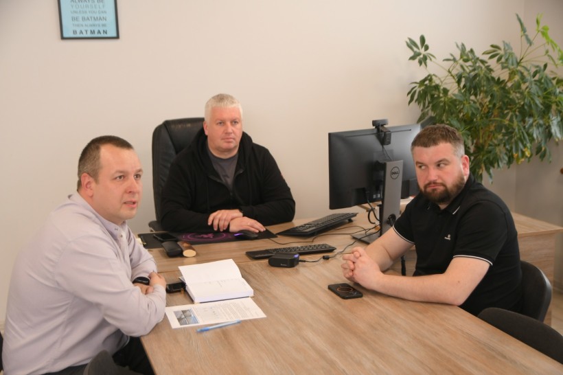 Нарада щодо впровадження інформаційно-аналітичної системи відеонагляду під головуванням заступника голови ОДА з питань цифрового розвитку, цифрових трансформацій і цифровізації (CDTO) Олександра Терещенка. Участь у нараді, окрім фахівців Департаменту цифрової трансформації та суспільних комунікацій ОДА, взяли керівництво Департаменту кримінального аналізу Національної поліції України, керівники управлінь та відділів кримінального аналізу територіальних головних управлінь Нацполіції України та особовий склад підрозділів кримінального аналізу територіальний підрозділів Національної поліції України.