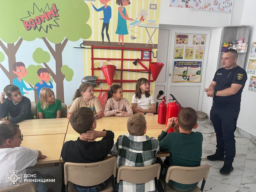 Діти на занятті в класі безпеки