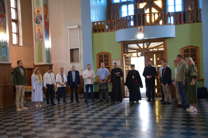 На фото представники влади та різних конфесій