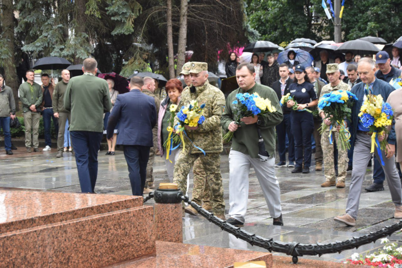Урочистості біля пам’ятника «Загиблим за Україну»