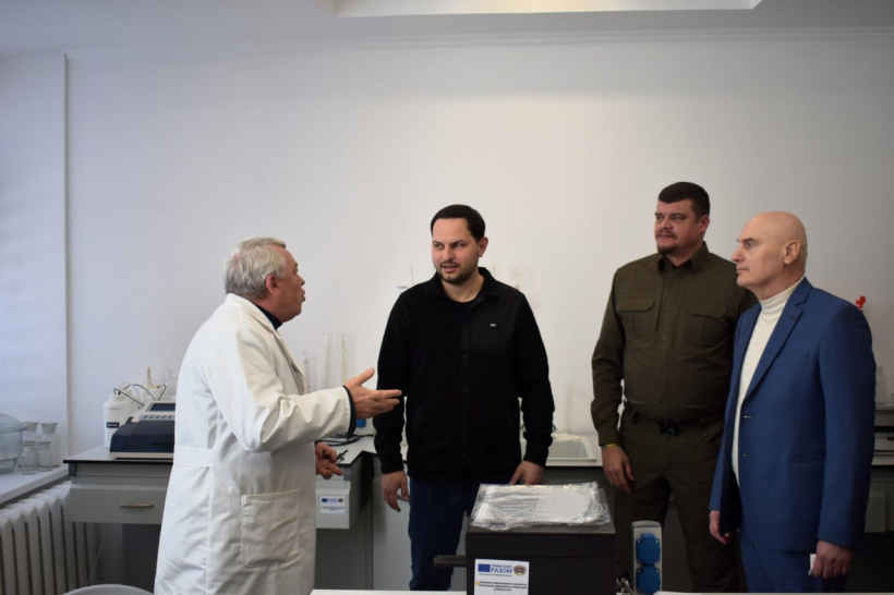 Керівники Рівненської та Луганської ОВА у релокованому Луганському державному медичному університеті спілкуються із викладачами