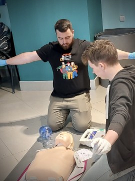 Фото з занять з надання домедичної допомоги