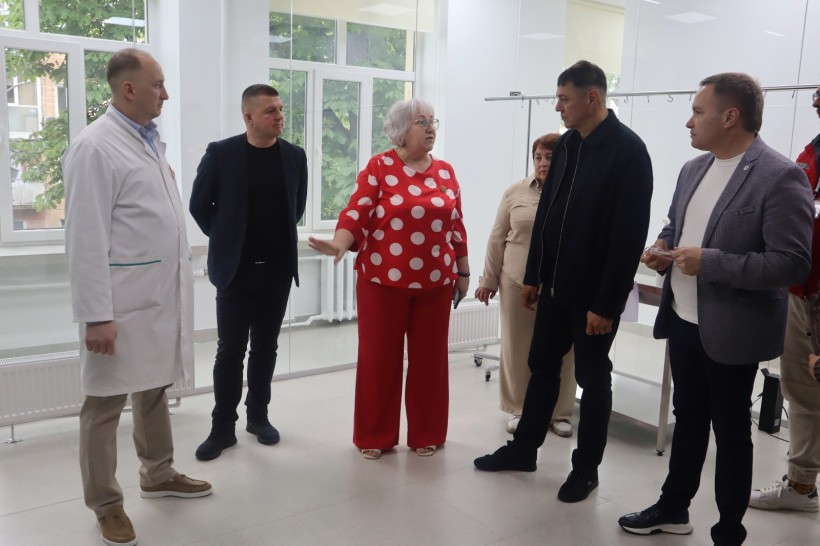 Перший заступник голови Рівненської ОДА Сергій Подолін під час відвідування КП «Рівненський обласний центр служби крові» з нагоди Всесвітнього Дня донора крові