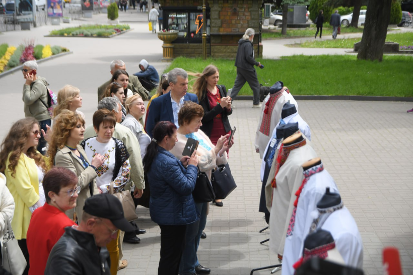 На фото - відвідувачі акції
