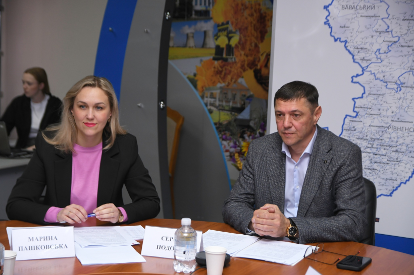 Перший заступник голови Рівненської ОДА Сергій Подолін під час онлайн-наради з директоркою Львівського регіонального центру оцінювання якості освіти Ларисою Середяк
