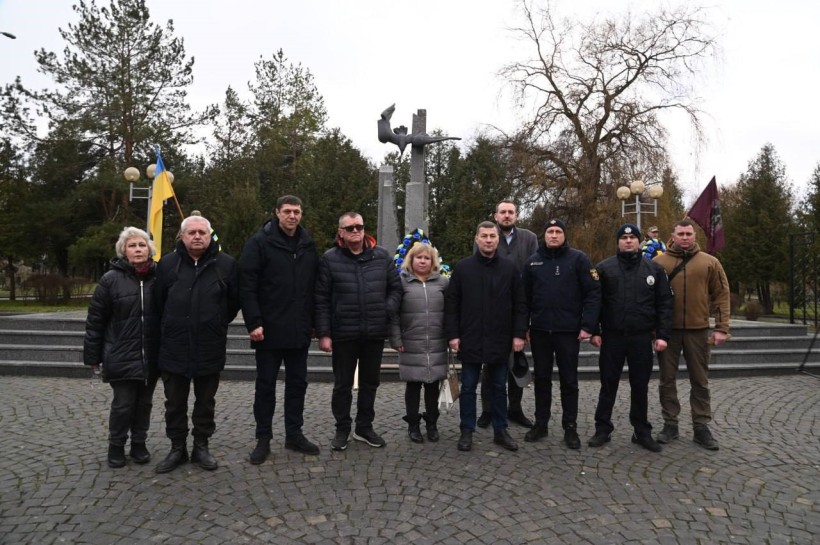 Фото з вшанування пам’яті воїнів, загиблих у локальних війнах