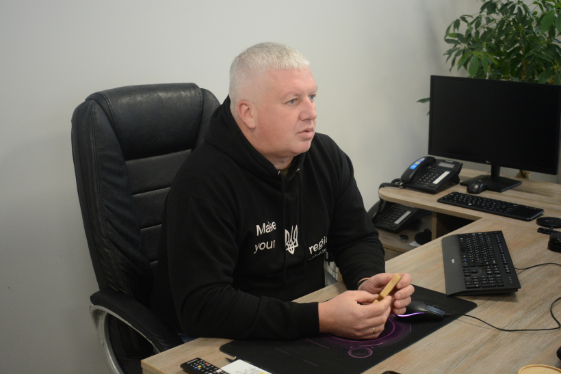 Олександр Терещенко в чорному худі