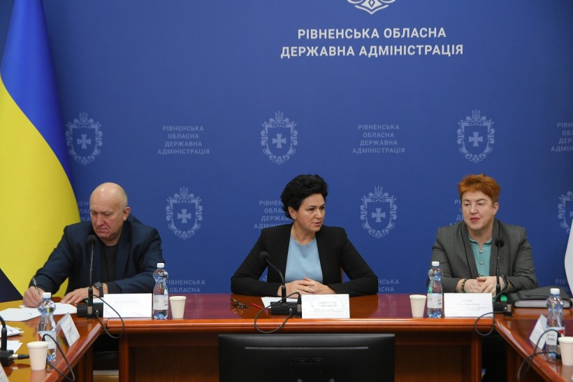 На фото - члени робочої групи "Прозорість і підзвітність"