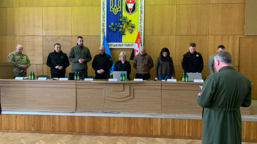 Учасники діалогу: представниця Уповноваженого з питань осіб зниклих безвісти за особливих обставин Людмила Кучер, начальниця Управління з питань ветеранської політики Рівненської облдержадміністрації Марина Корольова, представник Уповноваженого ВРУ з прав людини у Рівненській області Олександр Корнійчук, представники Координаційного штабу з питань поводження з військовополоненими, Спеціалізованого центру ГУНП з розшуку зниклих безвісти за особливих обставин, ОК «Захід», райдержадміністрації, обласного та міського ТЦК.