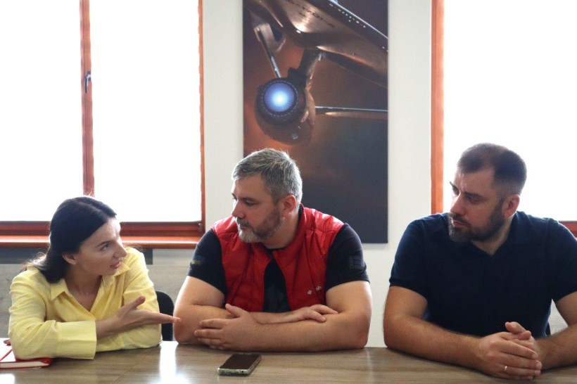 Заступник голови ОДА з питань цифрового розвитку, цифрових трансформацій і цифровізації (CDTO) Олександр Терещенко провів нараду із фахівцями Департаменту цифровізації та представниками всіх мобільних операторів, які працюють у регіоні.