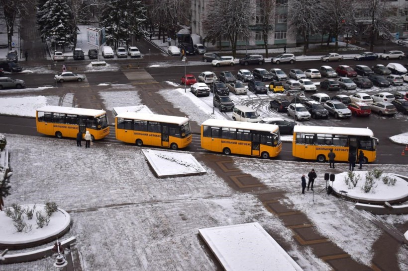 21 шкільний автобус придбали цьогоріч для громад Рівненщини