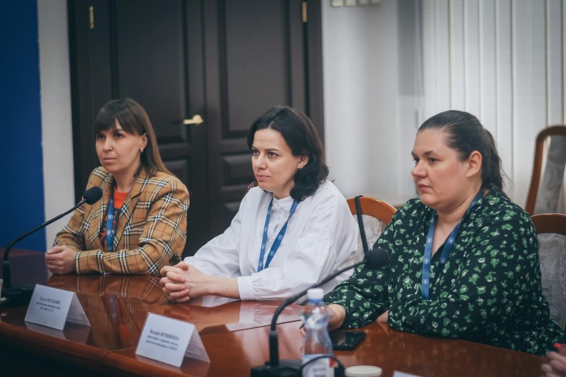 Фото з зустрічі керівництва Рівненської ОДА з предствниками Благодійного фонду «Стабілізейшен Суппорт Сервісез»