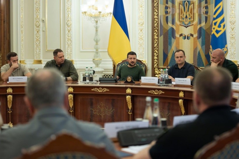 на фото учасники наради