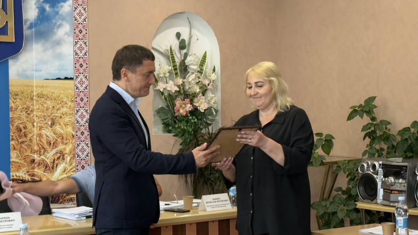 місцева влада нагородила причетних до організації відпочинку та вручила їм почесні грамоти