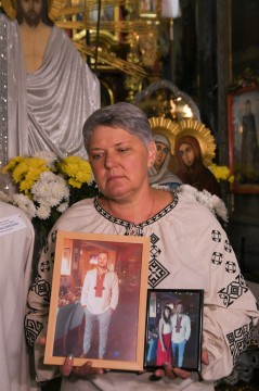 Рідні загиблих захисників під час акції «Коди пам’яті. Ціна національної ідентичності»