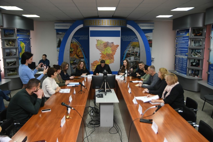 Учасники засідання координаційної ради з питань протидії ВІЛ-інфекції/СНІДу та туберкульозу