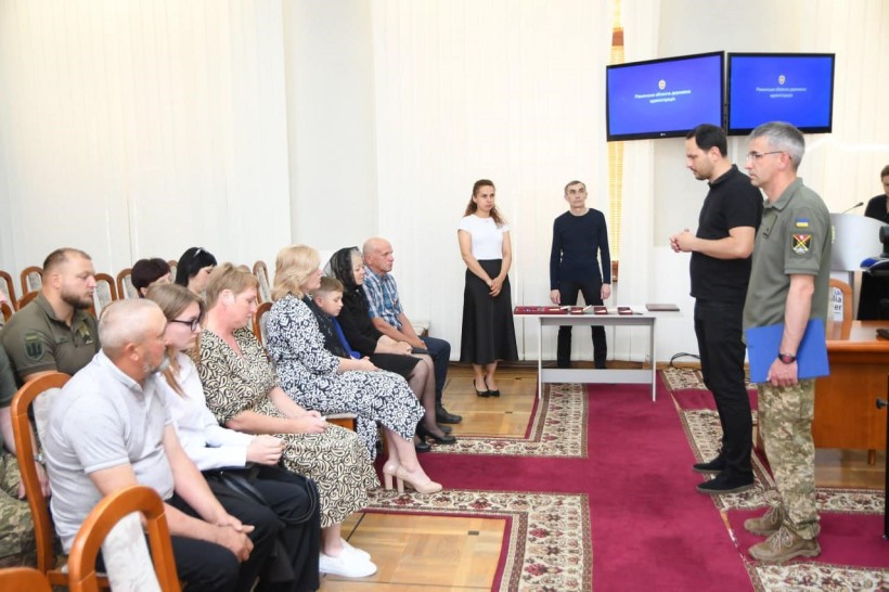 Родинам загиблих військових з Рівненщини вручили президентські нагороди