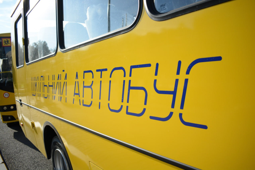 шкільний автобус