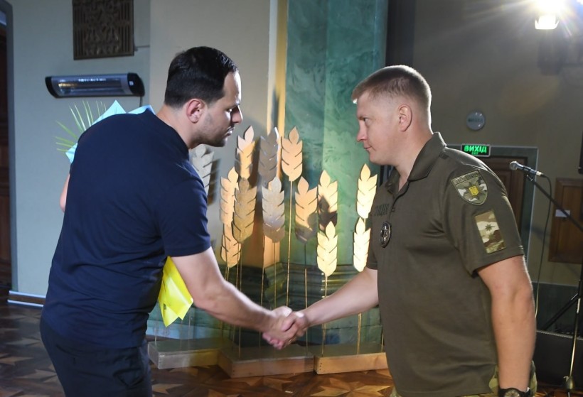 Вручення відзнак до Дня Конституції України