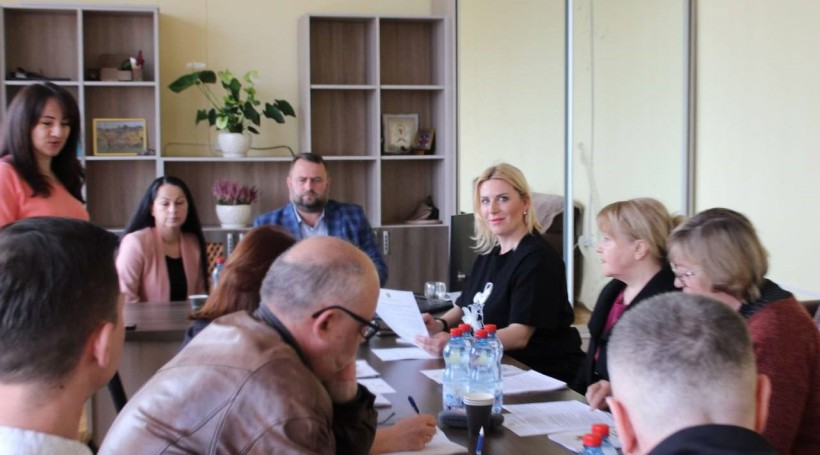 На фото - представники управління культури і туризму Рівненської ОДА та Зорянської територіальної громади