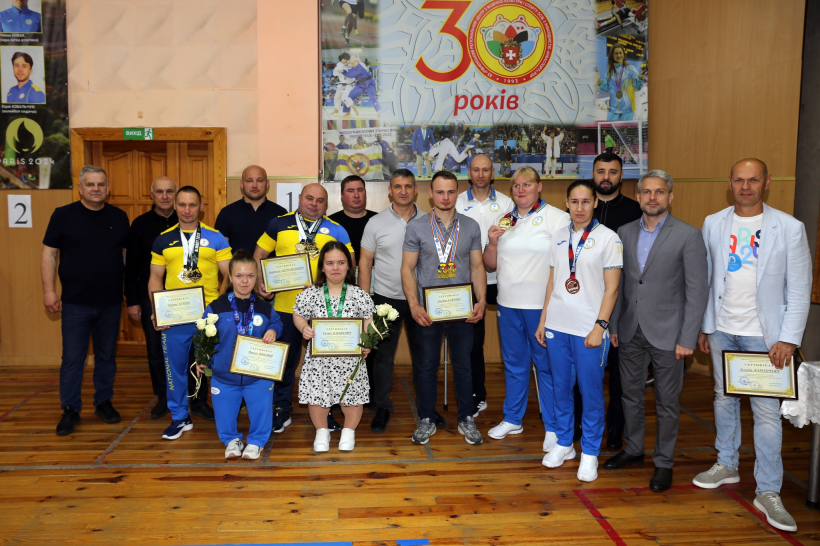 Заступник голови Рівненської ОДА Ігор Павленко, спортсмени та їх тренери