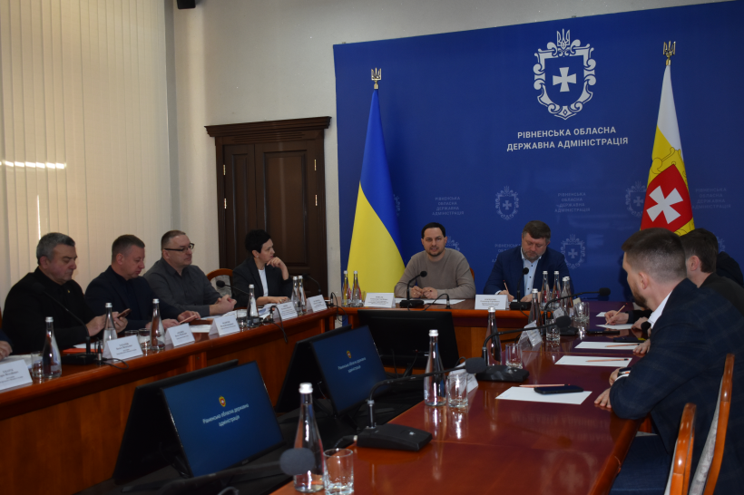 Нарада щодо опалювального сезону під головуванням начальника Рівненської ОВА Олександра Коваля за участі першого заступника голови Верховної Ради України Олександра Корнієнка, народних депутатів Олександра Аліксійчука, Олександра Салійчука, Арсенія Пушкаренка, заступниці голови ОДА Людмили Шатковської, а також керівників міських рад області та представників профільних департаментів