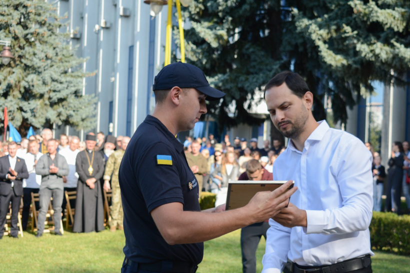 вручення відзнак військовим, правоохоронцям, рятувальникам, освітянам, митцям та медикам.