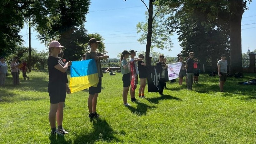 Фото з мандрівного табіру "Стежками князів Острозьких"
