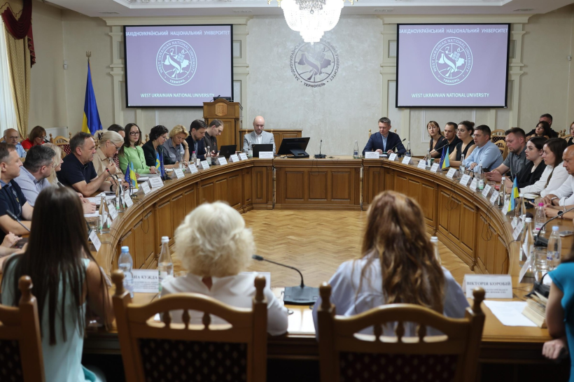 Загальне фото учасників зустрічі