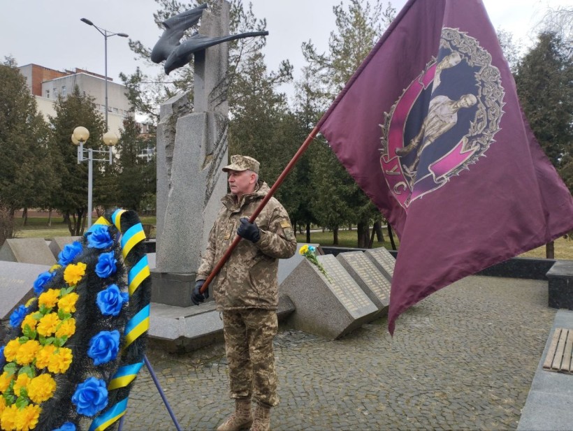 Фото з вшанування пам’яті воїнів, загиблих у локальних війнах