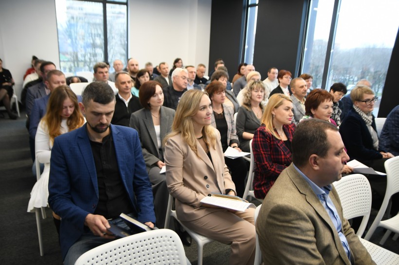 Учасники засідання Ради громад