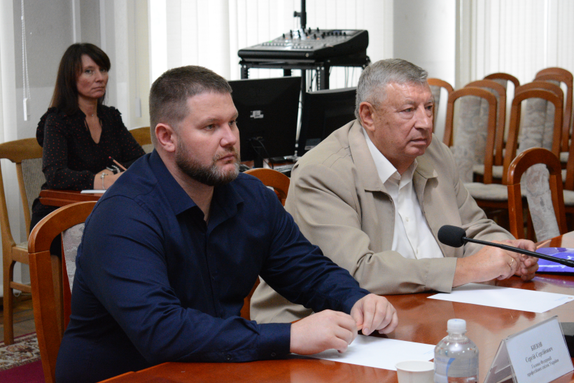 Новообраний головою Федерації профспілок України Сергій Бизов та голова обласної Федерації профспілок Микола Шершун
