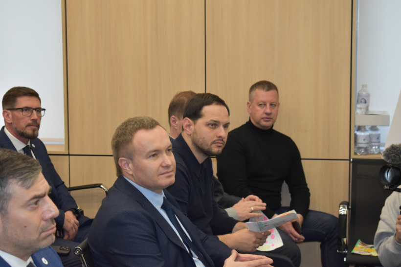 Учасники відкриття центру