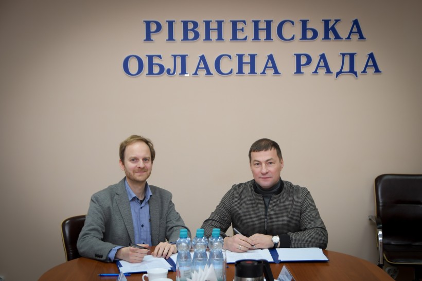 Фото з  підписання меморандуму про співпрацю