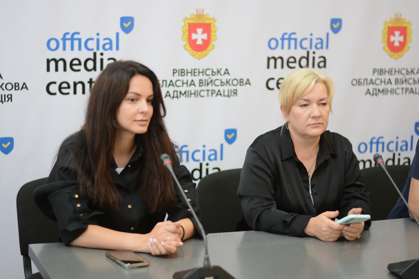 начальниця Управління з питань ветеранської політики Рівненської облдержадміністрації Марина Корольова та представниця Уповноваженого з питань осіб, зниклих безвісти за особливих обставин у Рівненській області Людмила Кучер