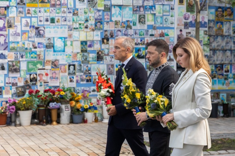 У Києві Президент і перша леді України та Прем’єр-міністр Канади вшанували пам’ять полеглих воїнів
