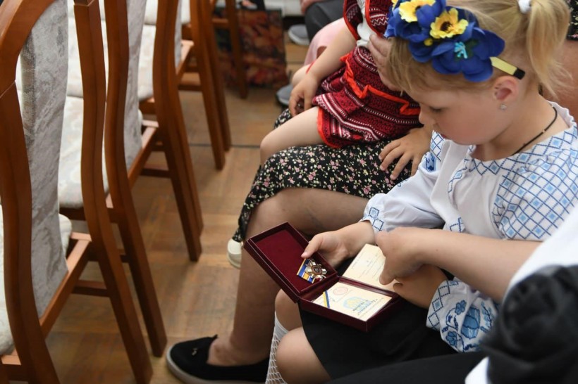 Родинам загиблих військових з Рівненщини вручили президентські нагороди