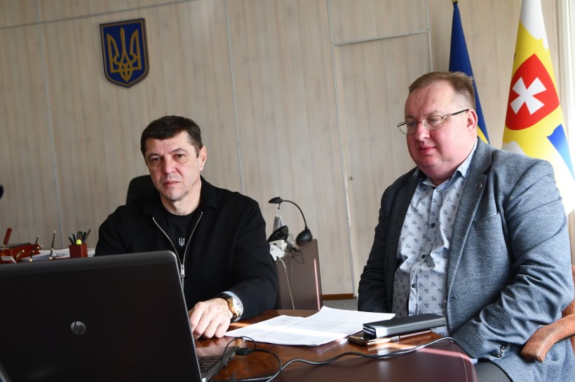 На фото - перший заступник голови ОДА С.Подолін, директор департменту ЦЗ та ОЗН ОДА О.Вівсянник