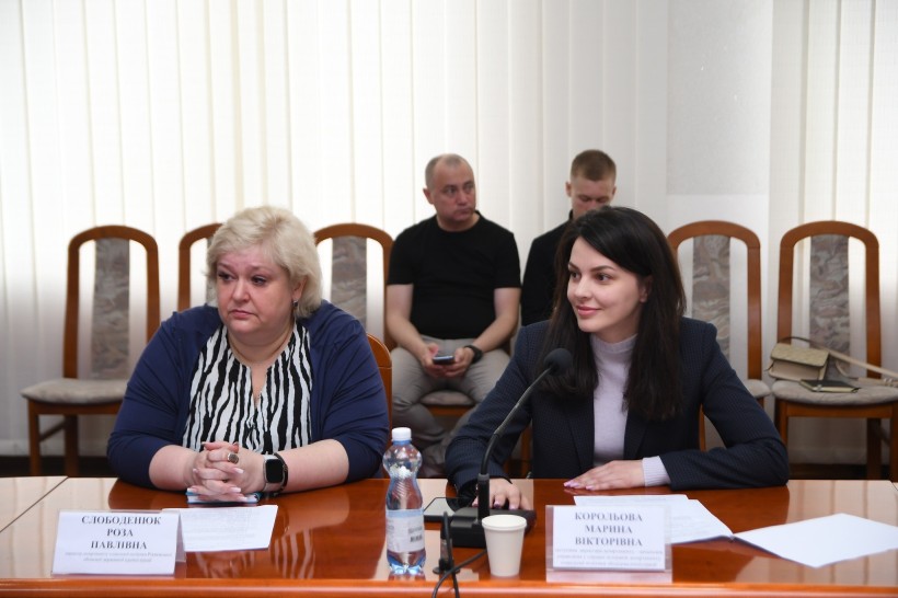 На фото - учасники наради в Рівненській ОДА