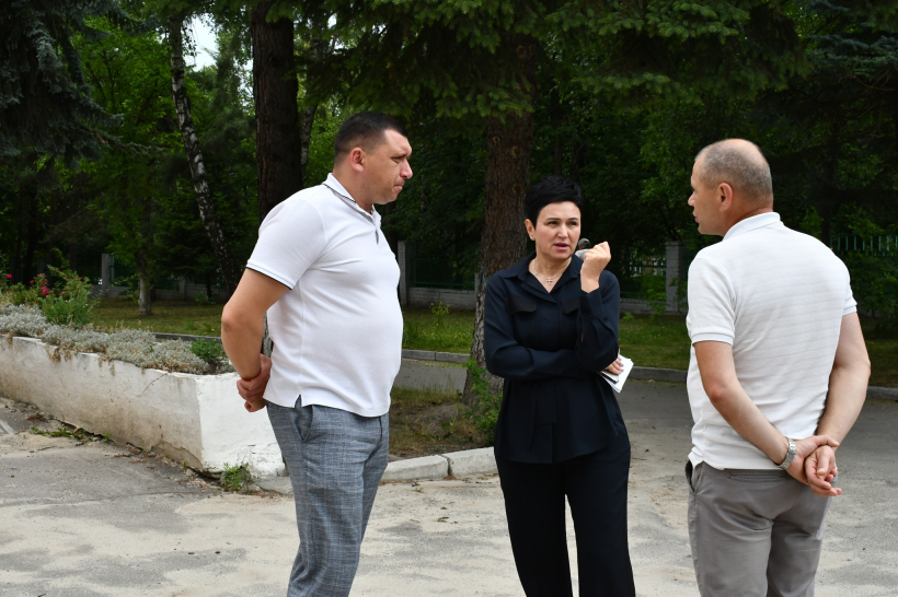 Заступниця голови Рівненської ОДА Людмила Шатковська проводить інспектування ремонту Рівненської дитячої лікарні